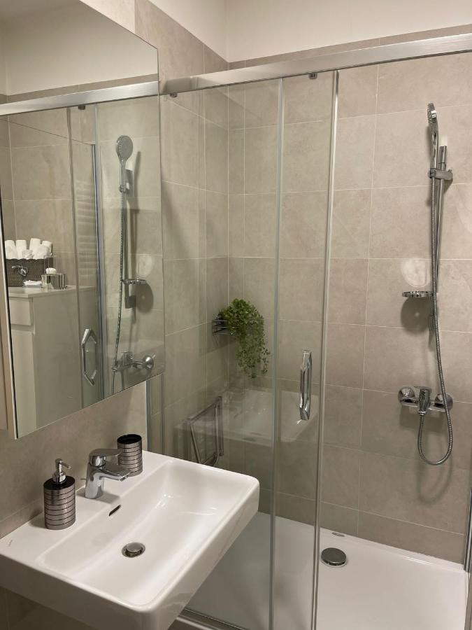 Iskra Appartement Belgrado Buitenkant foto